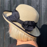 Sommerhat med sløjfe