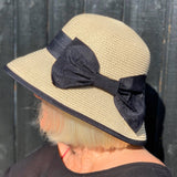 Sommerhat med sløjfe